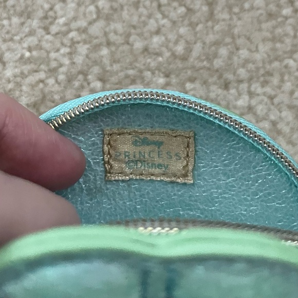 Bath & Body Works Disney Princess Ariel Coin Purse Keychain - Picture 14 of 16